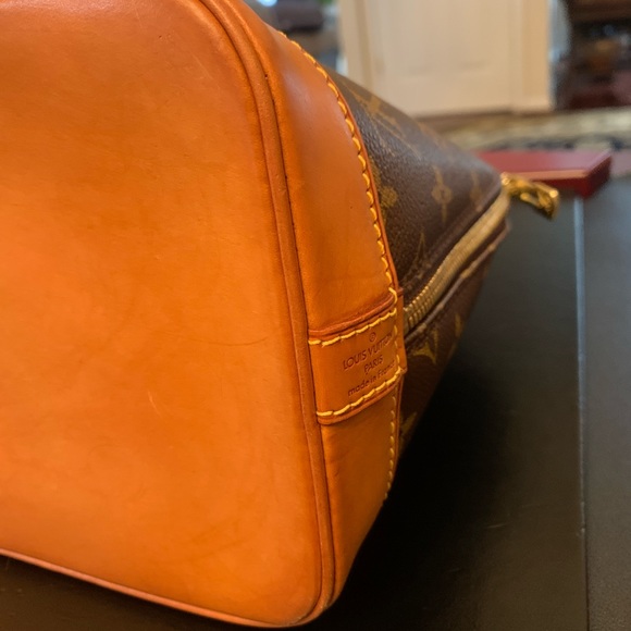 Authentic Louis Vuitton Alma bag - Picture 3 of 16